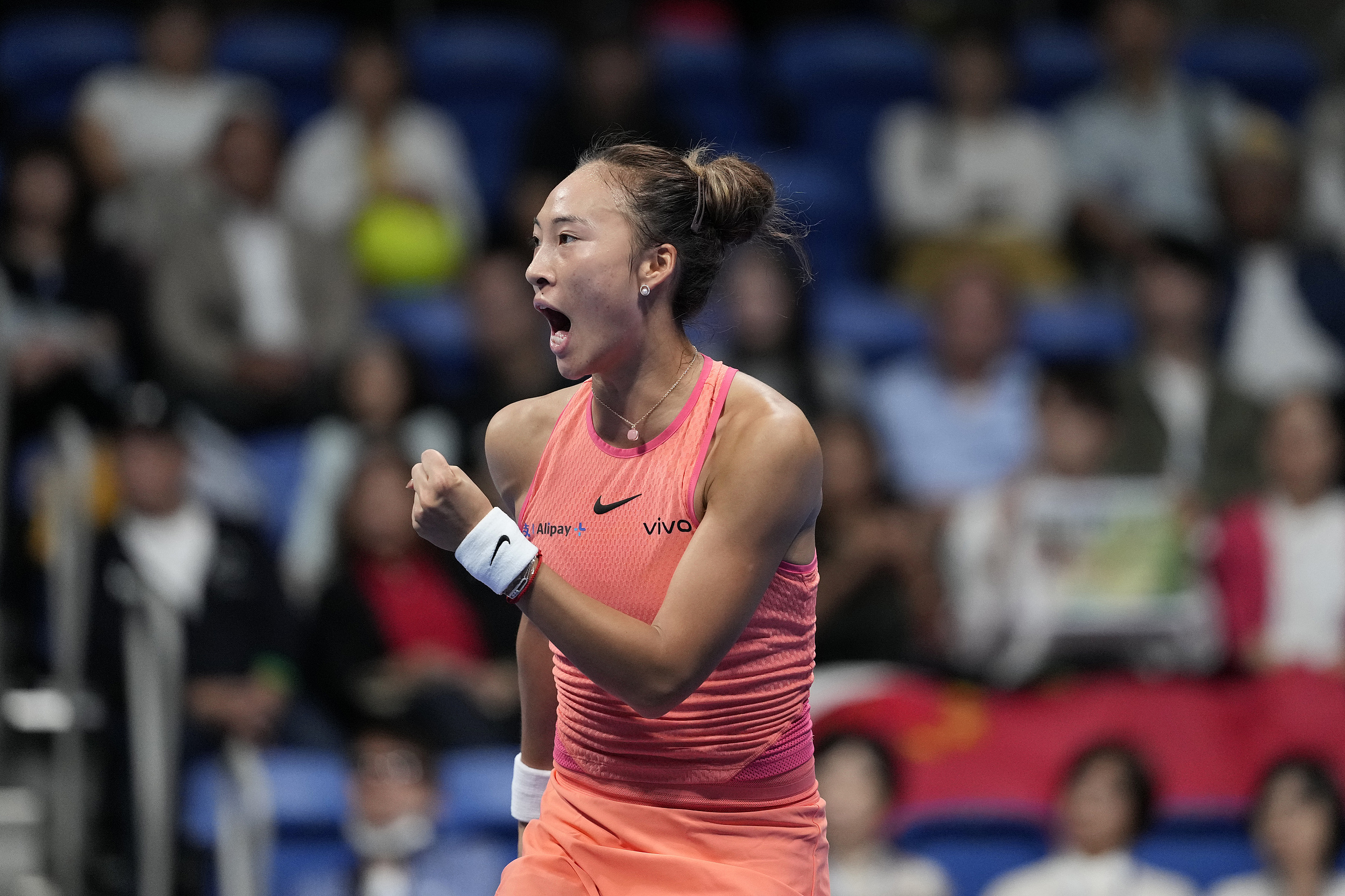 🥇WTA500东京站决赛：郑钦文2-0横扫前澳网冠军肯宁夺冠 收获赛季第3冠&生涯第5冠